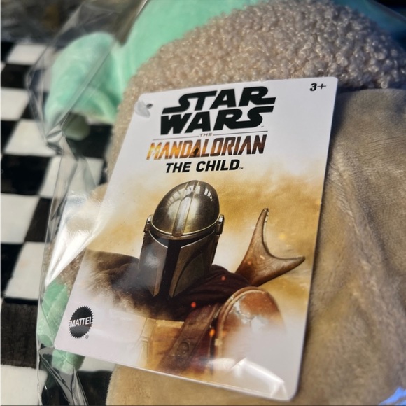 Star Wars Mandolorian Yoda Plush - Picture 3 of 6